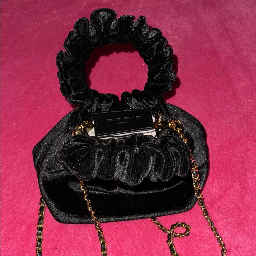 VERA BY VERAFIED  new york Black Mini Bag with Puffy Handle and Gold Chain